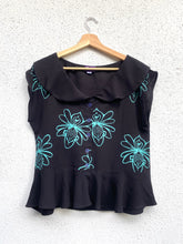 Cargar imagen en el visor de la galería, Blusa vuelos, talla 1