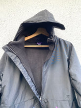 Cargar imagen en el visor de la galería, Parka impermeable, talla 1
