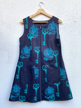 Cargar imagen en el visor de la galería, Jumper mezclilla, talla 2
