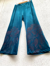 Cargar imagen en el visor de la galería, Pantalón ancho/pretina elastica (terciopelo)
