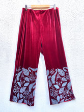 Cargar imagen en el visor de la galería, Pantalón ancho/pretina elastica (terciopelo) 38/44

