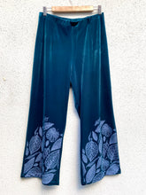 Cargar imagen en el visor de la galería, Pantalón ancho/pretina elastica (terciopelo)
