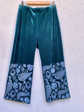 Cargar imagen en el visor de la galería, Pantalón ancho/pretina elastica (terciopelo)
