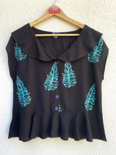 Cargar imagen en el visor de la galería, Blusa vuelos, talla 2
