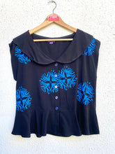 Cargar imagen en el visor de la galería, Blusa vuelos, talla 1 y 2
