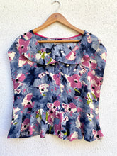 Cargar imagen en el visor de la galería, Blusa vuelos, talla 1 y 2
