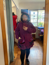 Cargar imagen en el visor de la galería, Parka impermeable, talla 1
